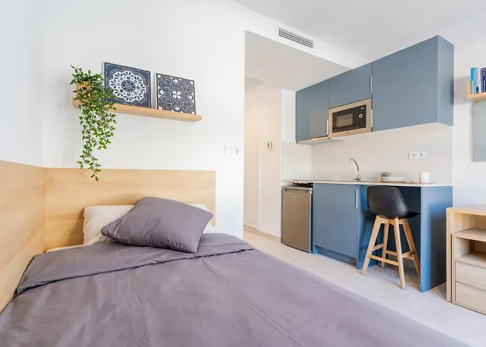 Micampus Avenida Del Puerto - Residencia De Estudiantes * Valencia